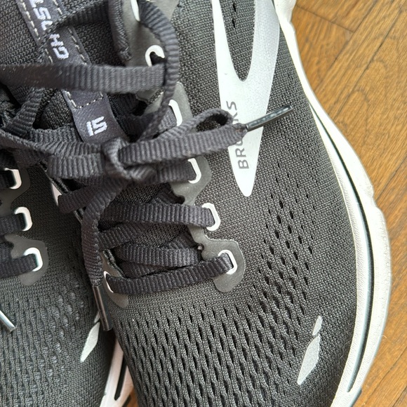 Brooks - Picture 7 of 8